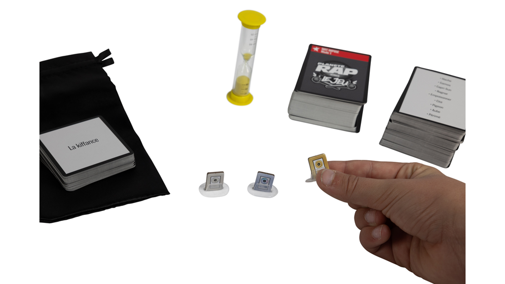 Vue des cartes, jetons et sablier du jeu de société Planete RAP de Topi Games