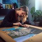 Femme jouant au Puzzle Echappées Belles - CRETE