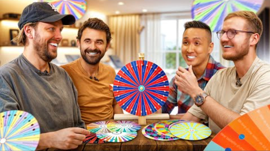 4 personnes rient et jouent au jeu En roue libre de Topi Games pendant une vidéo Youtube